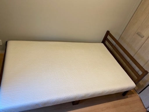 (買い手決定済み)ニトリセミダブルベッド(マットレス付)