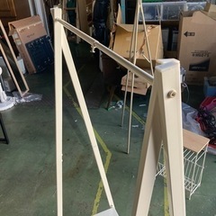 ● ハンガーラック、スチール製、棚付の画像