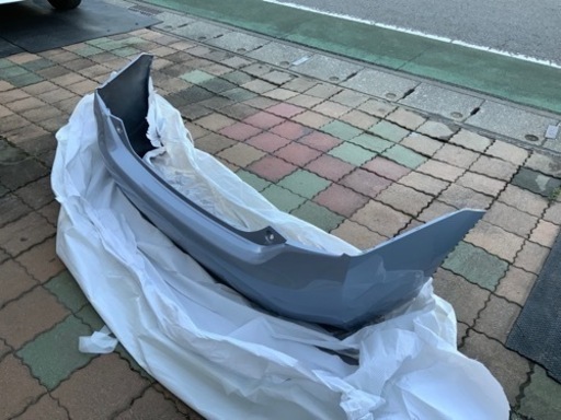 プリウス　リアバンパー　ZVW30　前期・後期　8V0 未使用品