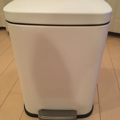 ニトリ　ペダルペール　ゴミ箱