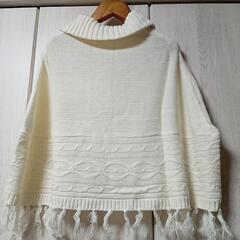 お譲り先決まりました！本日まで掲載！10月末処分予定！さらにさらにお値下げ中！中古品 白ニット  ポンチョ ケープ クリーニング済みの画像