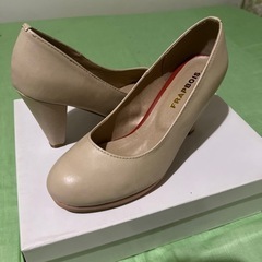 ベージュパンプス23.5㎝