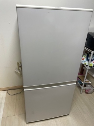 冷蔵庫　AQR-16H W