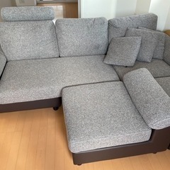 【0円】3人掛けL字型ソファー（2年間使用）