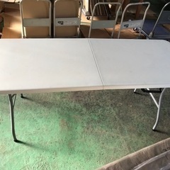 折りたたみテーブルの画像