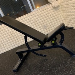 アジャスタブルインクラインベンチ