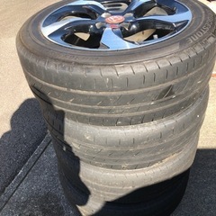 ホイール付きタイヤ4本の画像