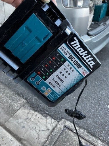 マキタ　充電器