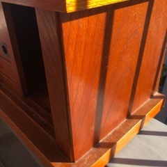 テレビ台にもなる棚の画像