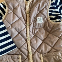 べべノイユベストとオーガニックコットンカットソーの画像