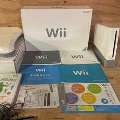 ● Wii本体、Wii Fit Plus セットの画像