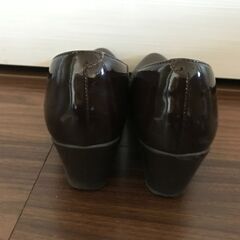 Fitfit の靴　22cm（幅：普通）brown leather/patent combination shoesの画像