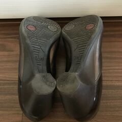 Fitfit の靴　22cm（幅：普通）brown leather/patent combination shoesの画像