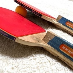 (お取引き中) 卓球のラケットx2 (ボール2個付き)の画像