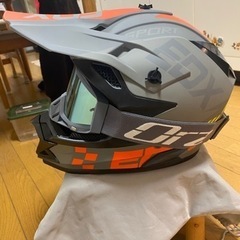 オフロードヘルメット　　ゴーグル付きの画像