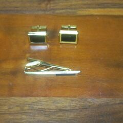 タイピンとカフスボタン