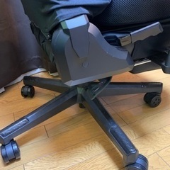 GTRacingのゲーミングチェア(オットマン付き, リクライニング可, 座席昇降可, 肘当昇降可, ランバーサポート付き, ヘッドレスト付き)の画像