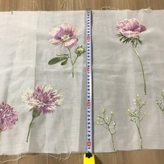 ハギレ 大きな花柄刺繍入り白薄布紙 幅150×長さ30cmの画像
