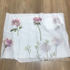 ハギレ 大きな花柄刺繍入り白薄布紙 幅150×長さ30cmの画像