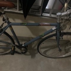 前車輪がパンクしてます クロスバイク