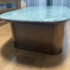 大理石ローテーブルの画像