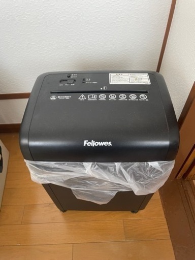 【値下げしました】シュレッダー　コンパクト 62MC