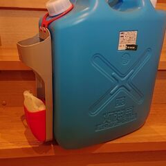年末までに売り切り希望【美品】灯油タンク18ℓとポンプ受けのセットの画像