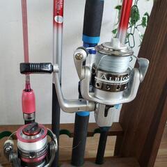 釣り竿、リール、関連小物セットの画像