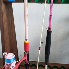 釣り竿、リール、関連小物セットの画像