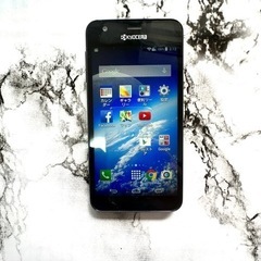 極美品　⭐︎KYOCERA ⭐︎スマートフォン　SiMフリー　黒の画像