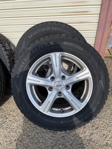 バリ溝☆高年式  195-65-15  2020年製ダンロップスタッドレス　社外ホイール4本セットセレナ　ノア　ヴォクシー等