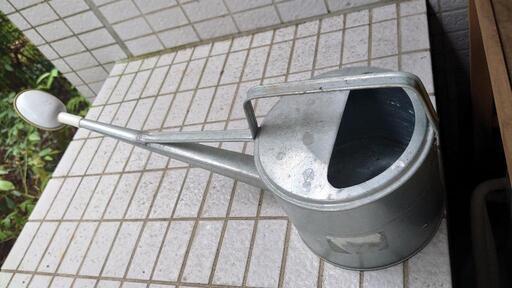 トタンのジョウロ