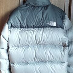 ノースフェイスダウンジャケット　シルバー　サイズMの画像
