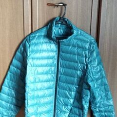 ダウンジャケット薄手グリーン　Mサイズ