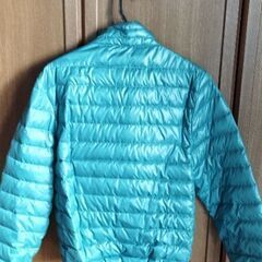 ダウンジャケット薄手グリーン　Mサイズの画像