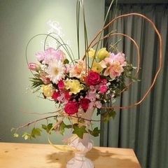 手ぶらでOK♫お花屋さんが教えるフラワーアレンジメント教室の画像