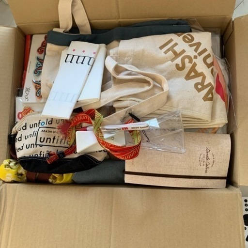 嵐グッズ　一箱分