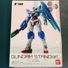 ガンダムフィギュア　ガンダムスタンドアート ダブルオークアンタ