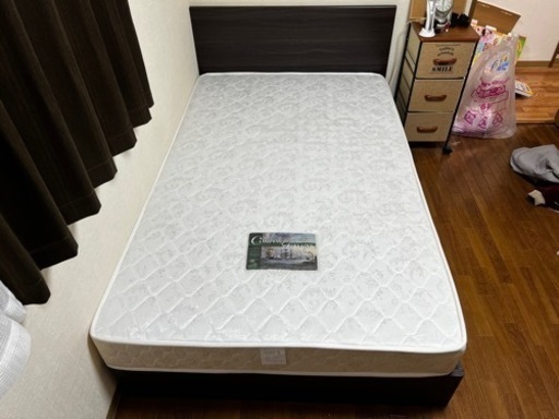 【取引完了】セミダブルベッド、マットレスのセット