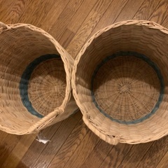ラタンバスケット（大）2つ　中古の画像
