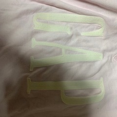GAPのピンクのトレーナーの画像