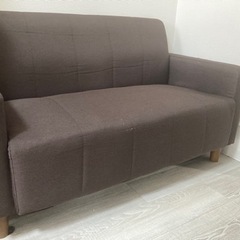 【最終値下げ】　足付き2人掛けソファの画像