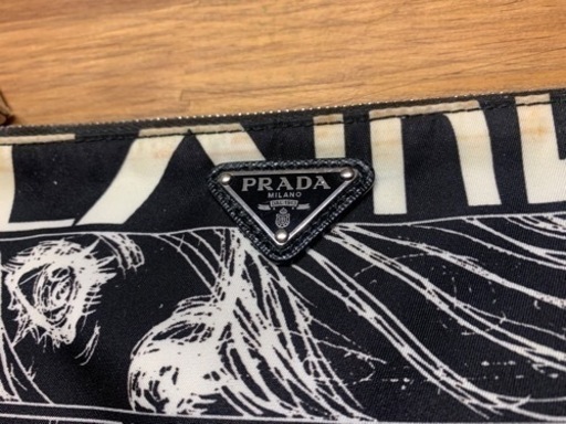 取引決定【PRADA】クラッチバッグ　コミック柄