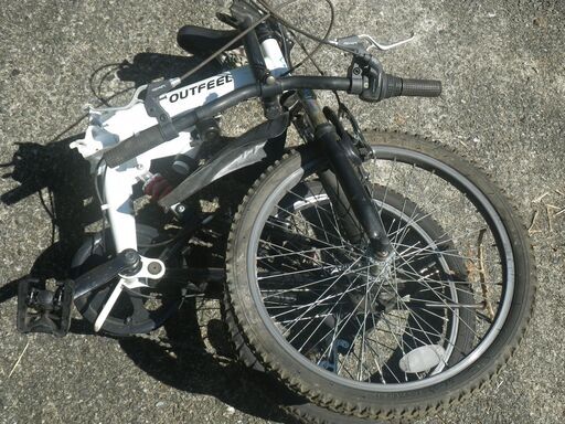 美品 OUTFEEL 20in 折たたみ自転車 ６段変速 前後サスペンション