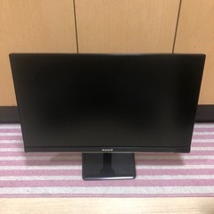 PCモニターが全部で3枚あります。