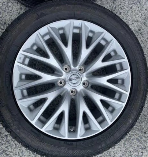 【10月末まで　掲載削除間近】y51シーマ　純正スタッドレスタイヤ　４本セット