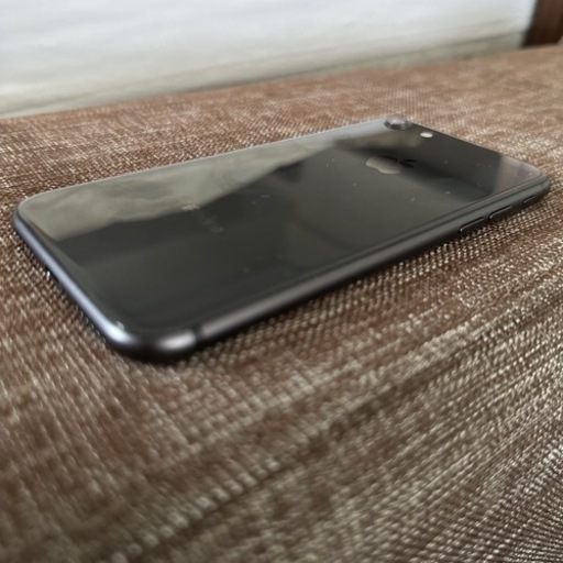 ほぼ新品 iPhone 8 64GB SIMフリー バッテリー100% 保証付き　まだ決まってません