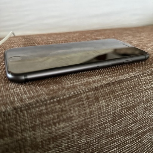 ほぼ新品 iPhone 8 64GB SIMフリー バッテリー100% 保証付き　まだ決まってません
