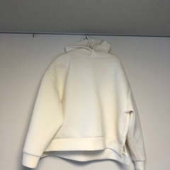 新品未使用　白いパーカーの画像