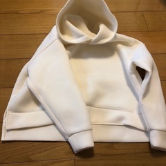 新品未使用　白いパーカーの画像